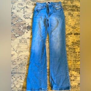 Flare blue jeans !